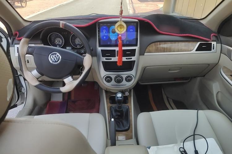 Used Buick Excelle 2015 1.5L Manual Classic Trim Center Console