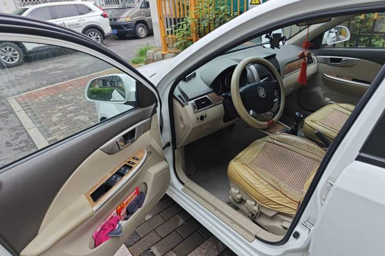 Used Buick Excelle 2015 1.5L Manual Classic Trim Driver Seat
