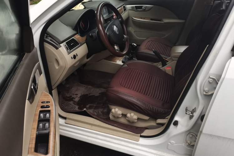 Used Buick Excelle 2015 1.5L Manual Classic Trim Driver Seat