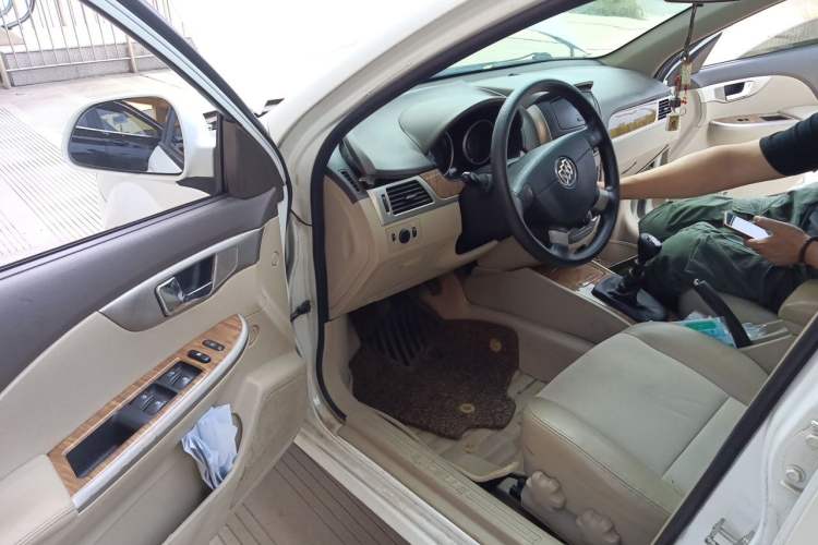 Used Buick Excelle 2015 1.5L Manual Classic Trim Driver Seat