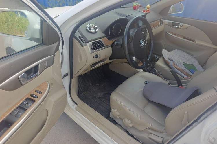 Used Buick Excelle 2015 1.5L Manual Luxury Model Driver Seat
