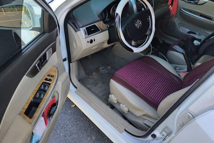 Used Buick Excelle 2015 1.5L Manual Luxury Model Driver Seat