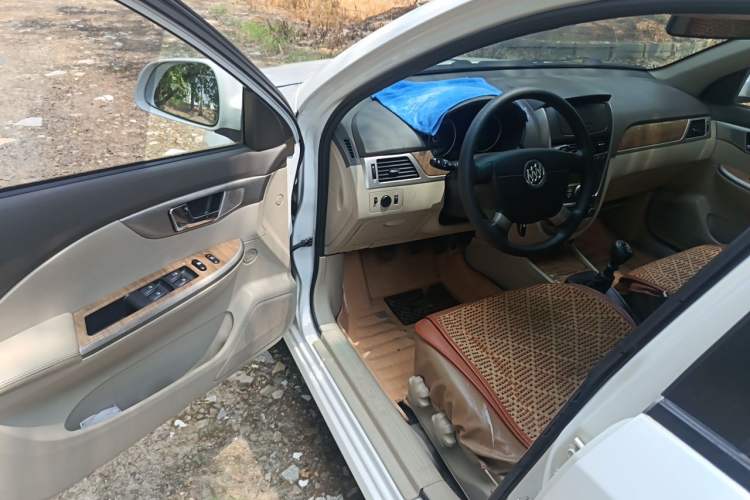Used Buick Excelle 2015 1.5L Manual Classic Trim Driver Seat