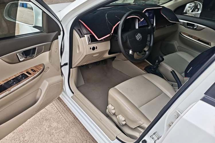 Used Buick Excelle 2015 1.5L Manual Classic Trim Driver Seat