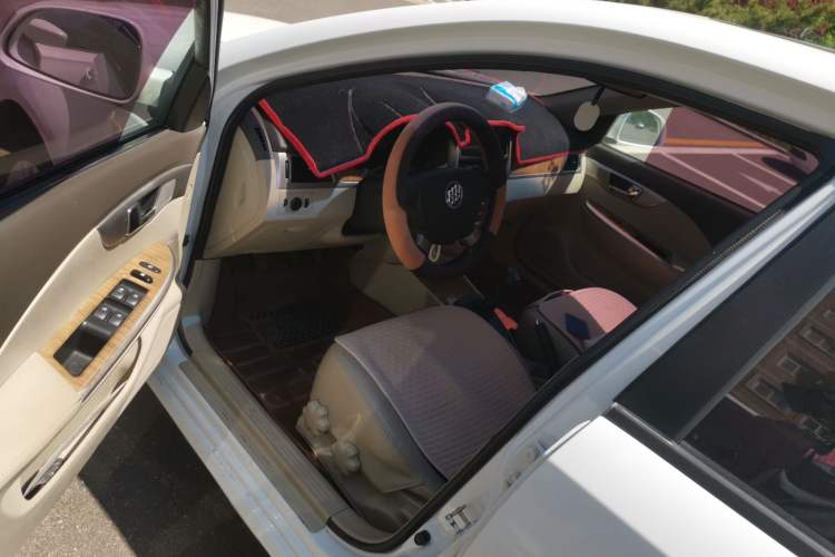 Used Buick Excelle 2015 1.5L Manual Luxury Model Driver Seat