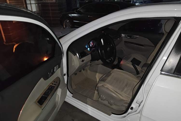 Used Buick Excelle 2015 1.5L Manual Luxury Model Driver Seat