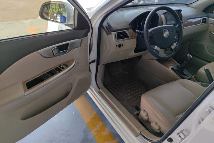 Used Buick Excelle 2015 1.5L Manual Classic Trim Driver Seat