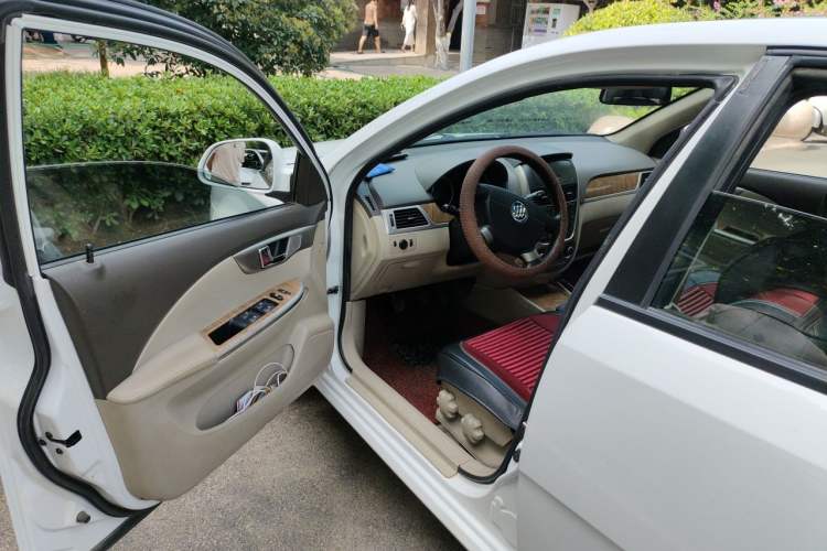Used Buick Excelle 2015 1.5L Manual Classic Trim Driver Seat