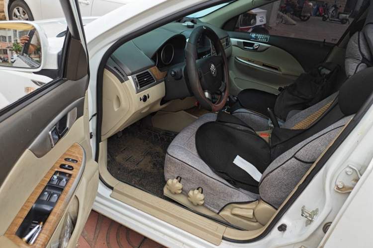 Used Buick Excelle 2015 1.5L Manual Classic Trim Driver Seat