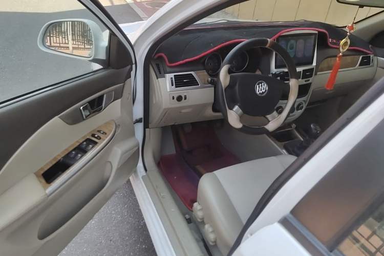 Used Buick Excelle 2015 1.5L Manual Classic Trim Driver Seat