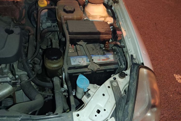 Used Buick Excelle 2015 1.5L Manual Classic Trim Engine Bay Left