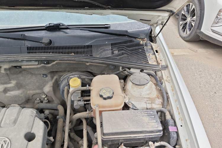 Used Buick Excelle 2015 1.5L Manual Classic Trim Engine Bay Left