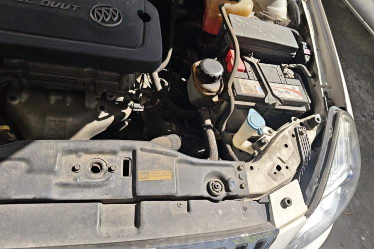 Used Buick Excelle 2015 1.5L Automatic Classic Model Engine Bay Left