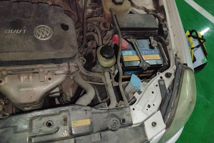 Used Buick Excelle 2015 1.5L Manual Classic Trim Engine Bay Left