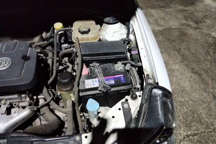 Used Buick Excelle 2015 1.5L Automatic Classic Model Engine Bay Left