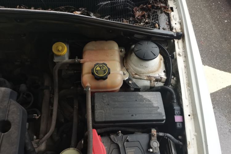 Used Buick Excelle 2015 1.5L Manual Classic Trim Engine Bay Left