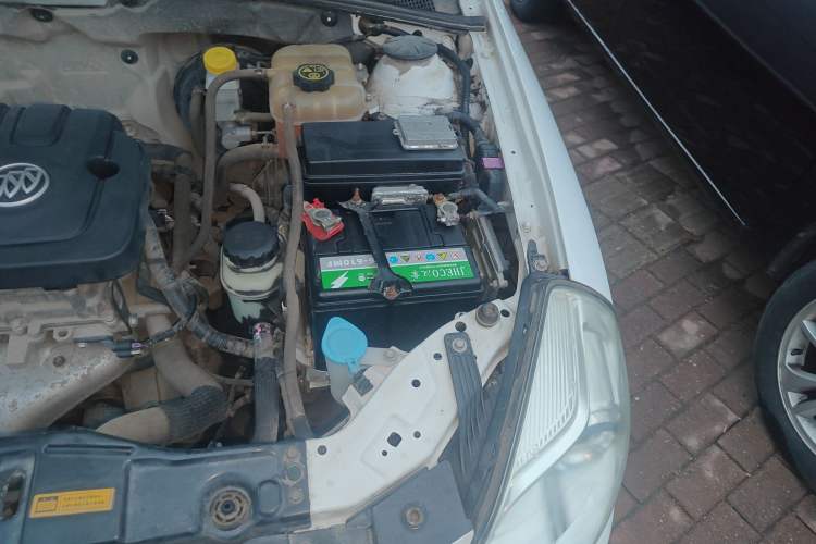Used Buick Excelle 2015 1.5L Manual Classic Trim Engine Bay Left