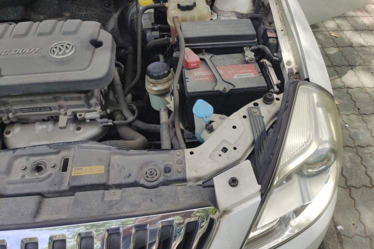 Used Buick Excelle 2015 1.5L Manual Classic Trim Engine Bay Left