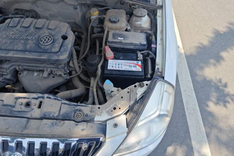 Used Buick Excelle 2015 1.5L Manual Classic Trim Engine Bay Left