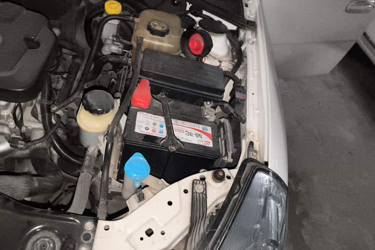 Used Buick Excelle 2015 1.5L Manual Classic Trim Engine Bay Left