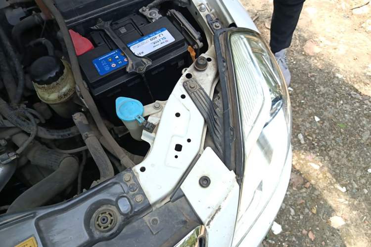 Used Buick Excelle 2015 1.5L Manual Classic Trim Engine Bay Left