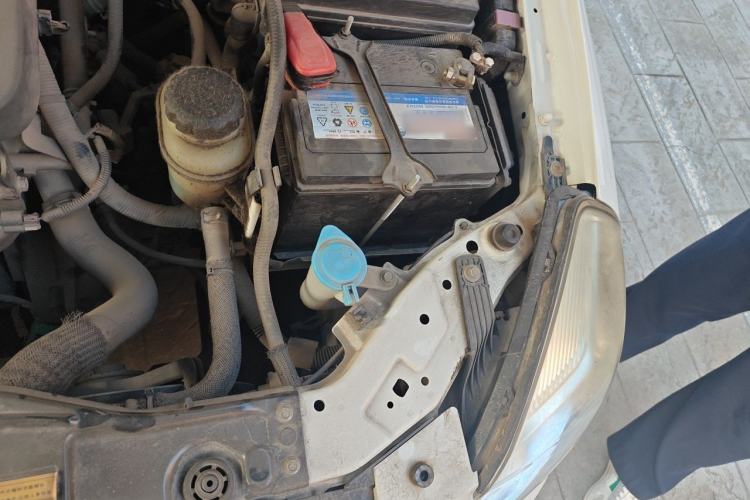 Used Buick Excelle 2015 1.5L Manual Classic Trim Engine Bay Left