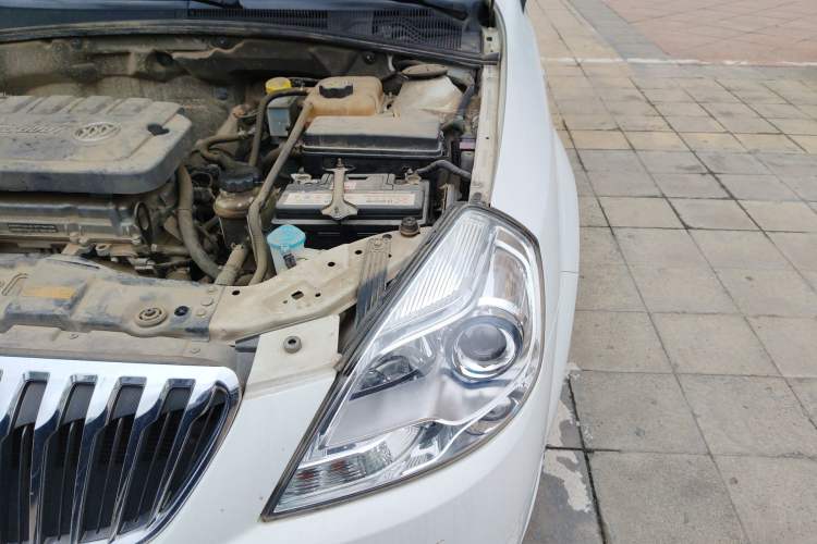 Used Buick Excelle 2015 1.5L Automatic Classic Model Engine Bay Left