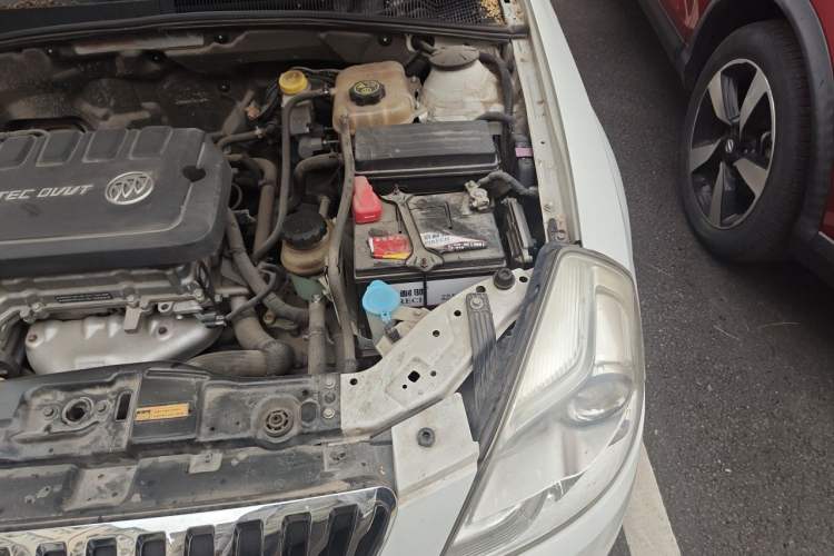 Used Buick Excelle 2015 1.5L Automatic Classic Model Engine Bay Left