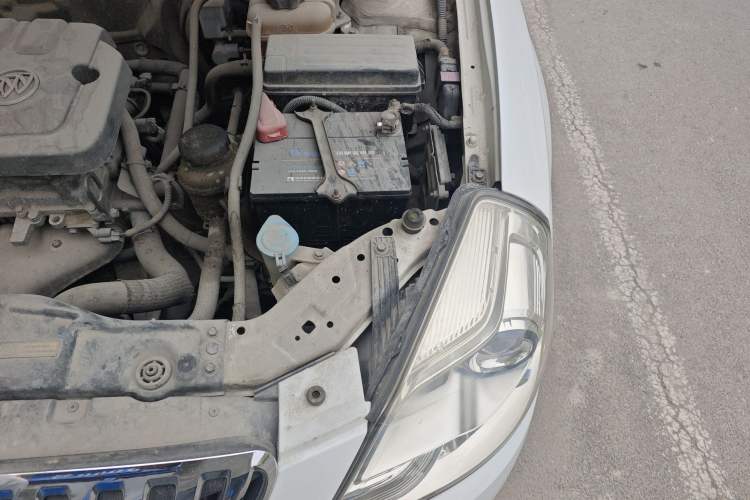 Used Buick Excelle 2015 1.5L Manual Classic Trim Engine Bay Left