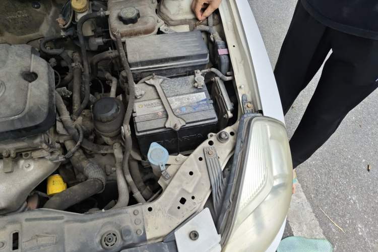 Used Buick Excelle 2015 1.5L Automatic Classic Model Engine Bay Left