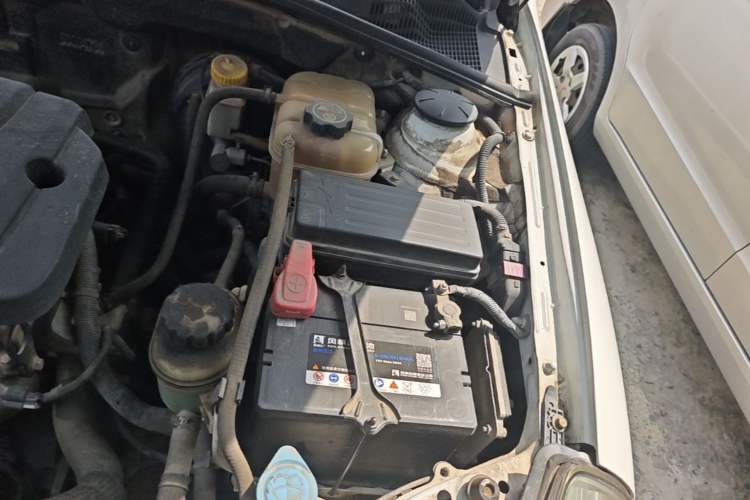Used Buick Excelle 2015 1.5L Manual Classic Trim Engine Bay Left