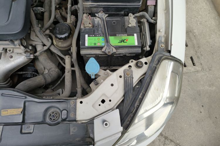 Used Buick Excelle 2015 1.5L Manual Classic Trim Engine Bay Left