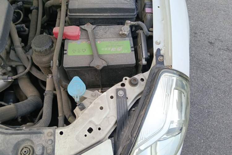 Used Buick Excelle 2015 1.5L Manual Classic Trim Engine Bay Left