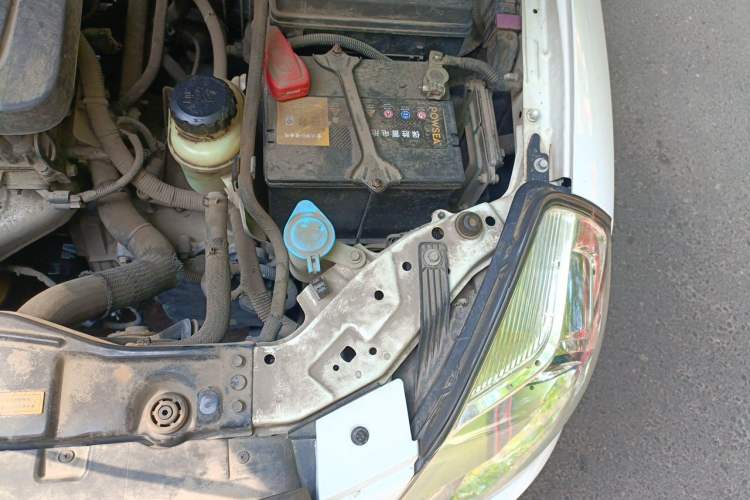 Used Buick Excelle 2015 1.5L Automatic Classic Model Engine Bay Left