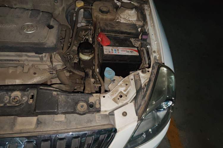Used Buick Excelle 2015 1.5L Manual Classic Trim Engine Bay Left