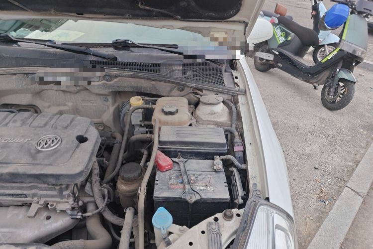 Used Buick Excelle 2015 1.5L Manual Classic Trim Engine Bay Left