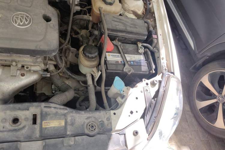Used Buick Excelle 2015 1.5L Automatic Classic Model Engine Bay Left