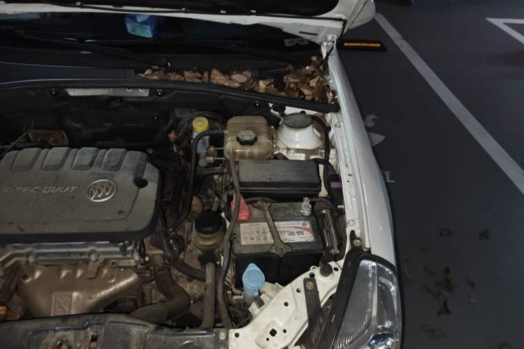 Used Buick Excelle 2015 1.5L Automatic Luxury Edition Engine Bay Left