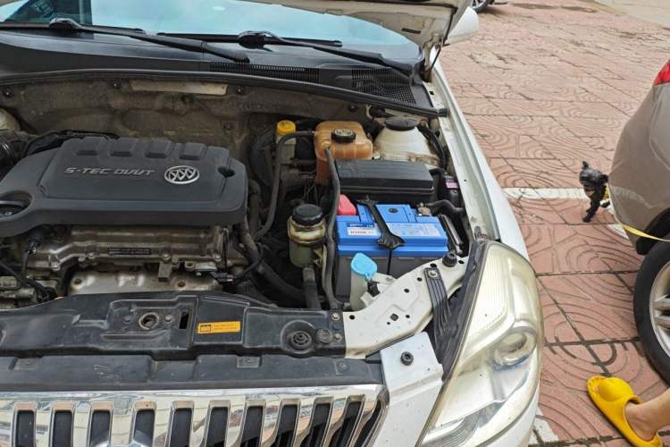 Used Buick Excelle 2015 1.5L Manual Classic Trim Engine Bay Left