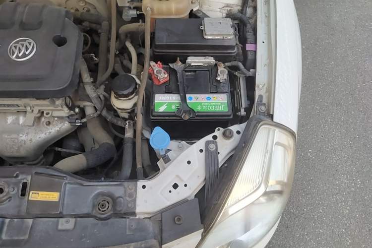 Used Buick Excelle 2015 1.5L Manual Classic Trim Engine Bay Left