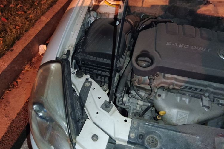 Used Buick Excelle 2015 1.5L Manual Classic Trim Engine Bay Right