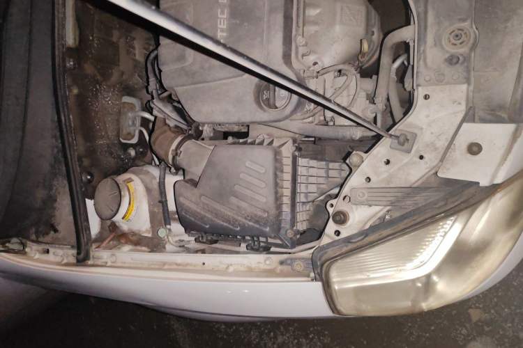 Used Buick Excelle 2015 1.5L Manual Luxury Model Engine Bay Right