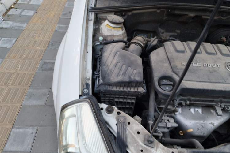 Used Buick Excelle 2015 1.5L Automatic Classic Model Engine Bay Right