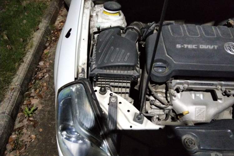 Used Buick Excelle 2015 1.5L Automatic Classic Model Engine Bay Right