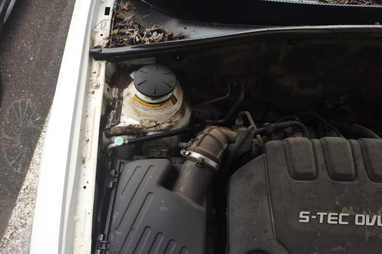 Used Buick Excelle 2015 1.5L Manual Classic Trim Engine Bay Right