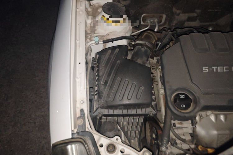 Used Buick Excelle 2015 1.5L Manual Classic Trim Engine Bay Right