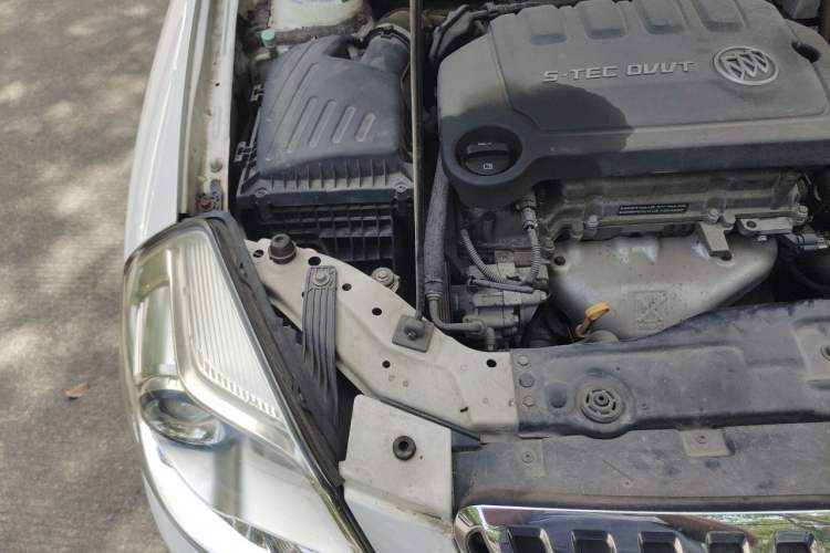Used Buick Excelle 2015 1.5L Manual Classic Trim Engine Bay Right