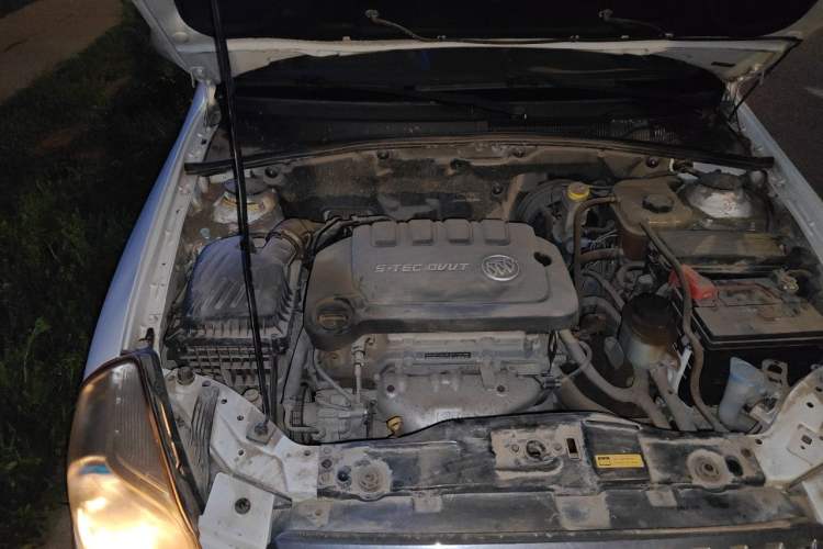 Used Buick Excelle 2015 1.5L Manual Classic Trim Engine Bay Right