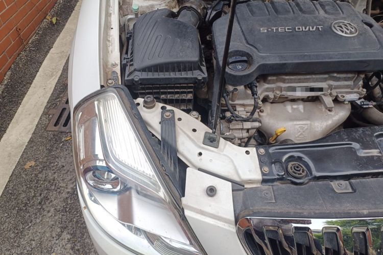 Used Buick Excelle 2015 1.5L Manual Classic Trim Engine Bay Right