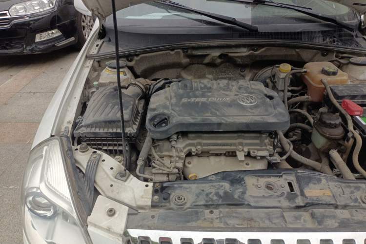 Used Buick Excelle 2015 1.5L Manual Classic Trim Engine Bay Right